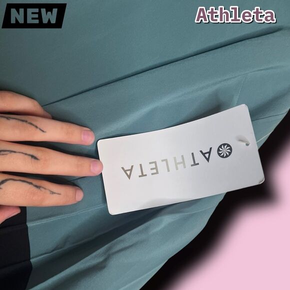 New Athleta Swing Forward Pleated Tank — NWT (Size S) - Picture 4 of 9